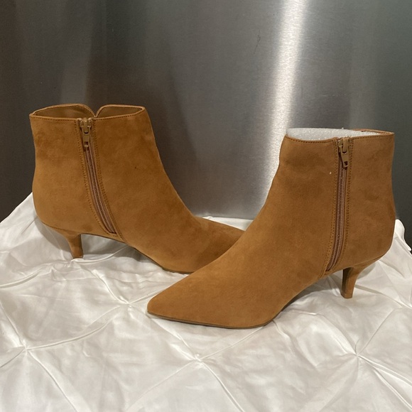 Journee Collection Isobel Inside Zip Stiletto Booties
Size 8.5 - Picture 5 of 10